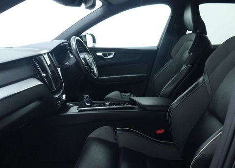 Volvo XC60 2.0 B5 MHEV R-Design SUV 5dr Petrol Hybrid Auto Euro 6 (s/s) (250 ps) 46