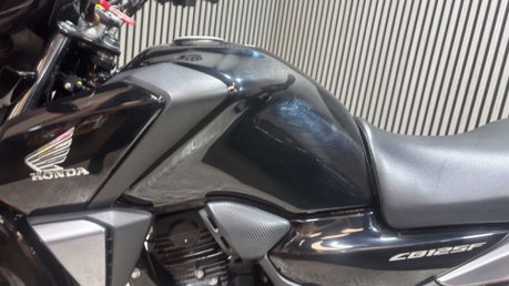 Honda CB 2023 4K DAMAGED SPARES OR REPAIR RUNNING PROJECT BIKE 125CC 9
