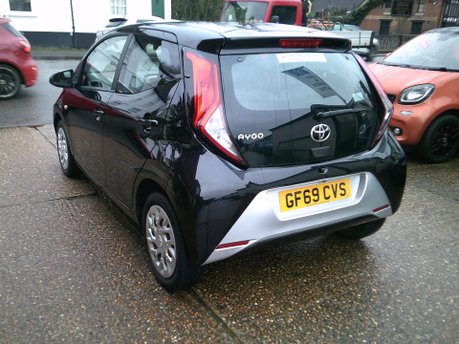 Toyota Aygo VVT-I X-PLAY ONLY 32,000 MILES FROM NEW 16