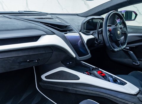 Lamborghini Revuelto 22