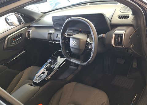 Suzuki e Vitara Motion 61kWh electric 2WD 3