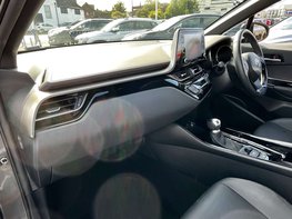 Toyota C-HR 2.0 C-HR Excel HEV CVT 5dr 17