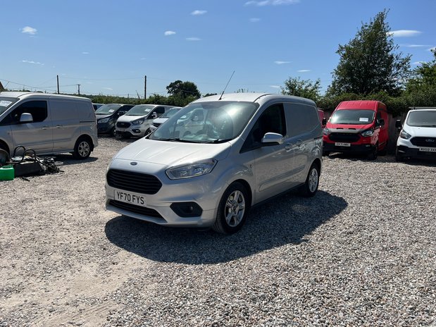 Ford Transit Courier SWB L1H1 Low Roof Limited Air Con Alloys Sensors EURO 6 NO VAT 2