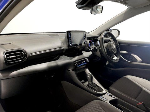Toyota Yaris 1.5 VVT-h Design Hatchback 5dr Petrol Hybrid E-CVT Euro 6 (s/s) (116 ps) 15