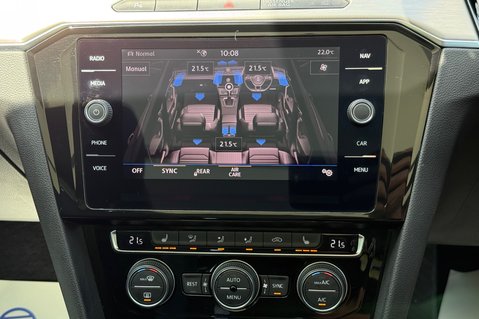 Volkswagen Passat GT TSI EVO DSG - PANORAMIC SUNROOF -19 INCH ALLOYS - ONE OWNER 44