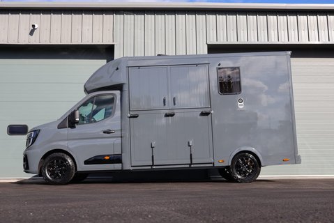 Renault Master DEMO MODEL 3.5 TON ADVANCE 150 AUTO STALLION BUILD SEEKER HORSEBOX REAR BED 6