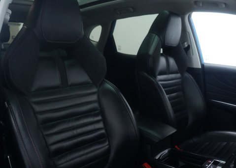 MG HS 1.5 MG HS Exclusive Semi-Auto 5dr 40