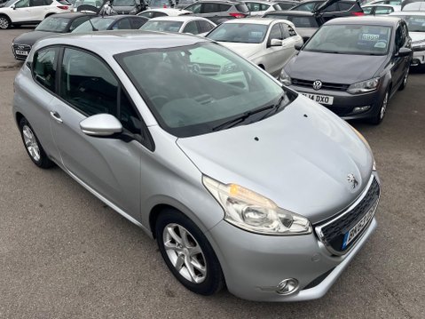 Peugeot 208 1.2 VTi Active Euro 5 3dr 8