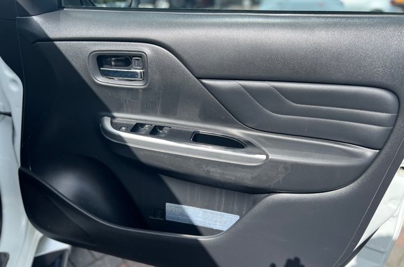 Mitsubishi L200 DI-D BARBARIAN DOUBLE CAB AUTO REAR CANOPY 26