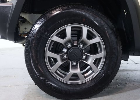 Suzuki Jimny SZ5 4X4 18