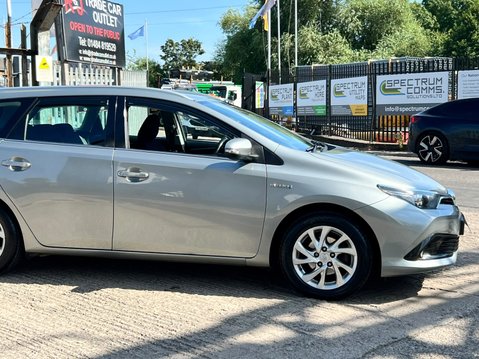 Toyota Auris VVT-I ICON TECH TOURING SPORTS 14