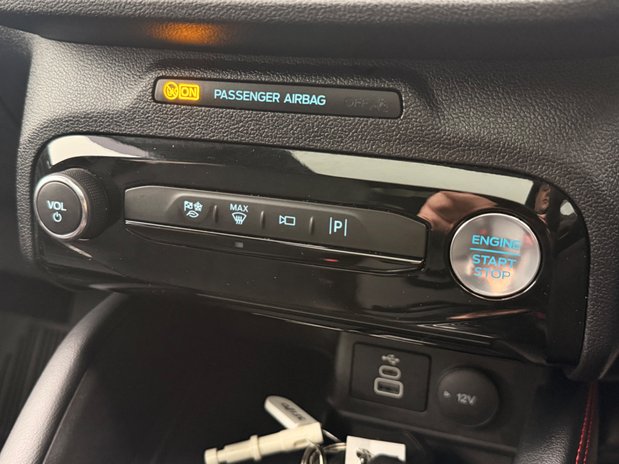 Ford Kuga ST-LINE X 36