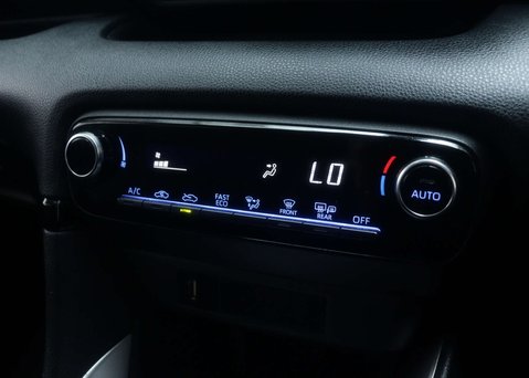 Toyota Yaris 1.5 Yaris Design HEV CVT 5dr 30