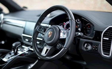 Porsche Cayenne Turbo (New Model) 11