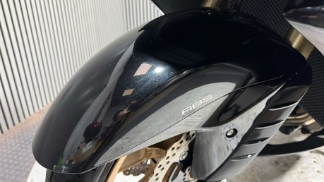 Kawasaki ZZR1400 2010 ONLY 30K STUNNING BIKE PANNIERS LONG MOT WARRANTY 1400CC 43