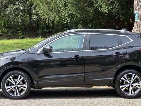Nissan Qashqai 1.3 Qashqai N-Connecta DiG-T Semi-Auto 5dr 38