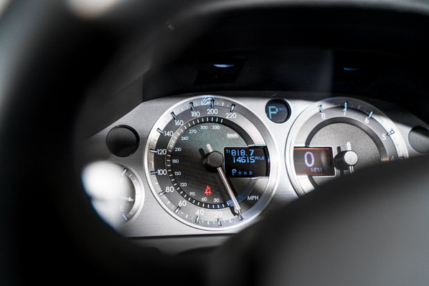 Aston Martin Virage V12 VOLANTE. 1 OF 388. COMPREHENSIVE ASTON HISTORY. CERAMICS. SPORTS SEATS 5