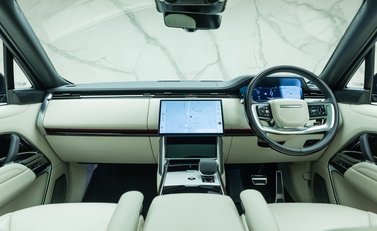 Land Rover Range Rover D350 AUTOBIOGRAPHY LWB 23