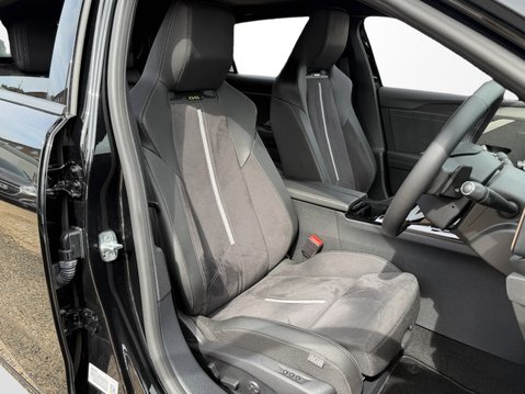 Vauxhall Astra 1.6 Plug-in Hybrid GSe 5dr Auto [Pan roof] 19