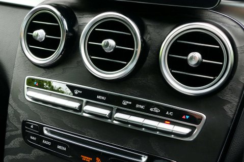 Mercedes-Benz GLC 2.0 GLC 250 AMG Line Premium+ 4Matic Auto 4WD 5dr 29