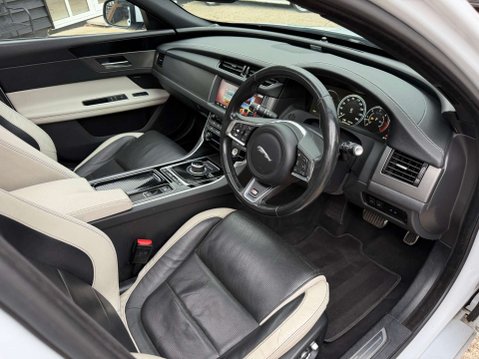 Jaguar XF 3.0d V6 S Saloon 4dr Diesel Auto Euro 6 (s/s) (300 ps) 20