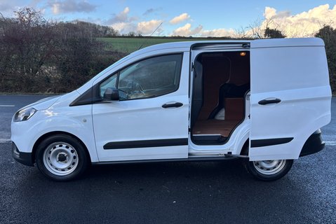 Ford Transit Courier Base Ecoboost 100 ps with Air Con / Rear Sensors 9
