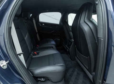 Porsche Cayenne TURBO E-HYBRID Coupe with GT Package 17