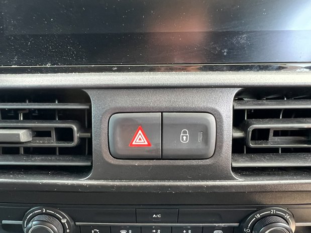 Vauxhall Combo LWB L2H1 (SOLD) Low Roof Sportive 2300 Air Con Sensors EURO 6 NO VAT 32