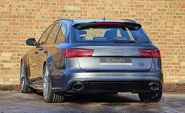 Audi RS6 Avant 12