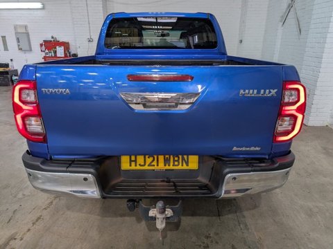 Toyota Hilux INVINCIBLE 4WD D-4D DCB 5