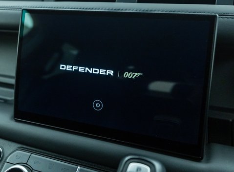 Land Rover Defender 110 V8 Bond Edition 23
