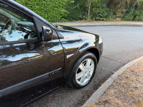 Renault Megane 1.6 VVT Oasis 5dr 39