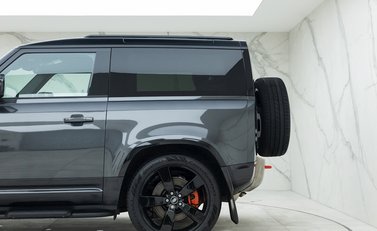 Land Rover Defender 90 X D300 25