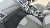 Ford Focus 1.6 Zetec Navigator Hatchback 5dr Petrol Powershift Euro 5 (125 ps) 38