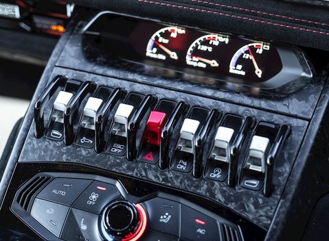 Lamborghini Huracan LP640-4 Performante 16