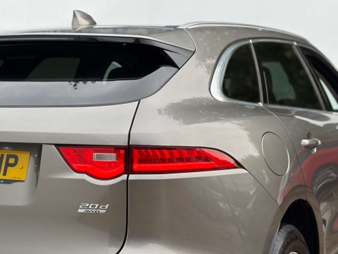 Jaguar F-Pace 2.0 F-PACE Portfolio AWD D 4WD 5dr 29