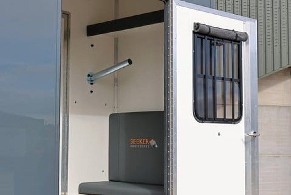 Renault Master DEMO MODEL 3.5 TON ADVANCE 150 AUTO STALLION BUILD SEEKER HORSEBOX REAR BED 29