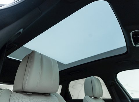 Land Rover Range Rover Velar R-Dynamic D240 HSE 12