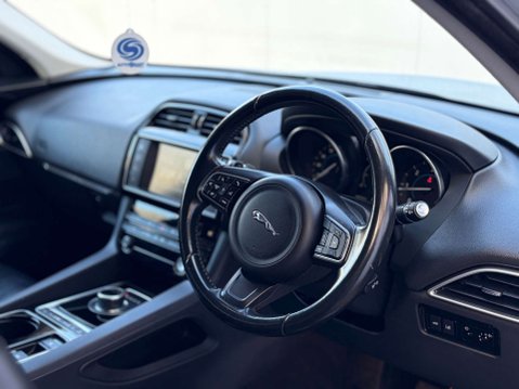 Jaguar F-Pace 2.0 F-PACE Prestige AWD D Auto 4WD 5dr 65