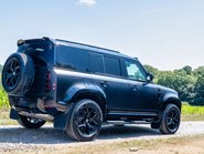 Land Rover Defender D300 HSE HardTop 4