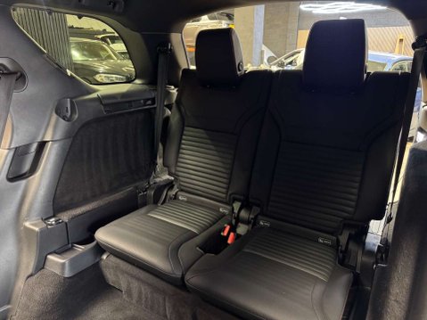 Land Rover Discovery 3.0 Discovery Luxury HSE SDV6 Auto 4WD 5dr 9
