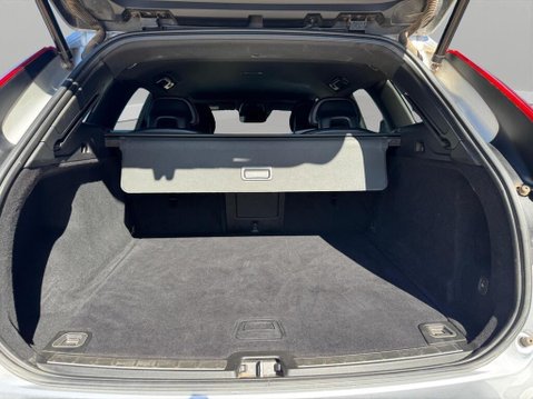 Volvo XC60 2.0 D5 PowerPulse R-Design Auto AWD Euro 6 (s/s) 5dr 46