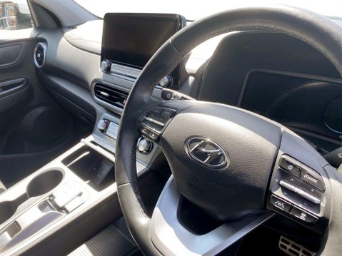 Hyundai KONA 64kWh Premium SUV 5dr Electric Auto (10.5kW Charger) (204 ps) Air Con - All 18