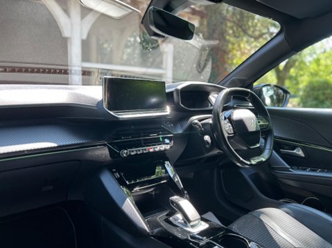 Peugeot 208 GT LINE 8