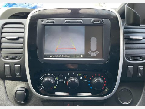 Renault Trafic 1.6 dCi 27 Sport Nav Panel Van 5dr Diesel Manual SWB Standard Roof Euro 6 ( 29