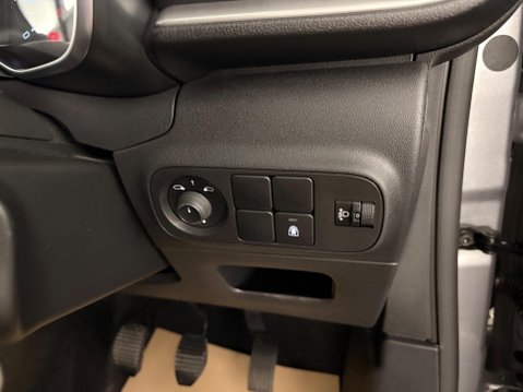 Citroen C3 1.2 PureTech Flair Plus Euro 6 (s/s) 5dr 27