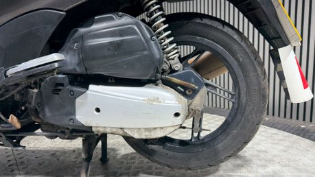 Honda PCX 2011 38K RUNNING PROJECT SCOOTER SPARES OR REPAIR 125CC 17