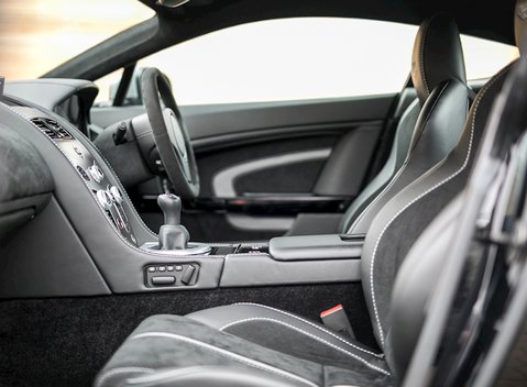 Aston Martin V12 Vantage S 13