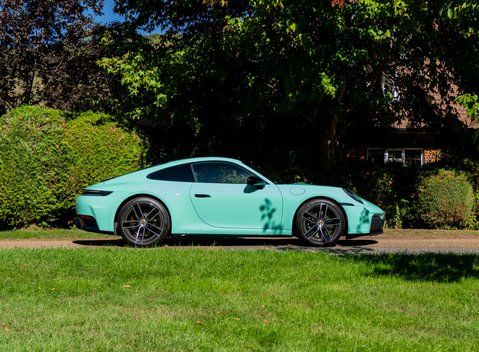 Porsche 911 Carrera GTS (992.2) 2