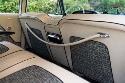 Chrysler New Yorker Town & Country Station Wagon 27